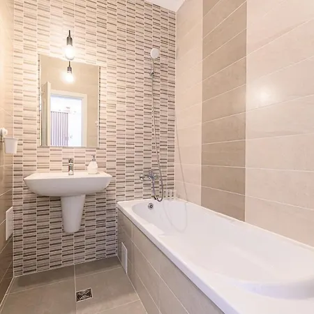 Coresi Mountain View City *