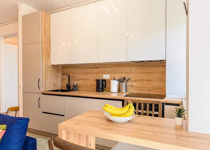 Coresi Mountain View City *