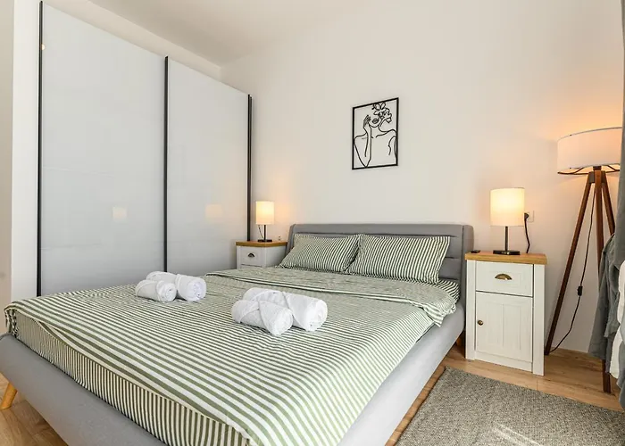 Apartment Coresi Mountain View City