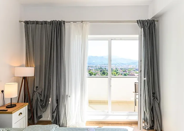 Coresi Mountain View City Apartment